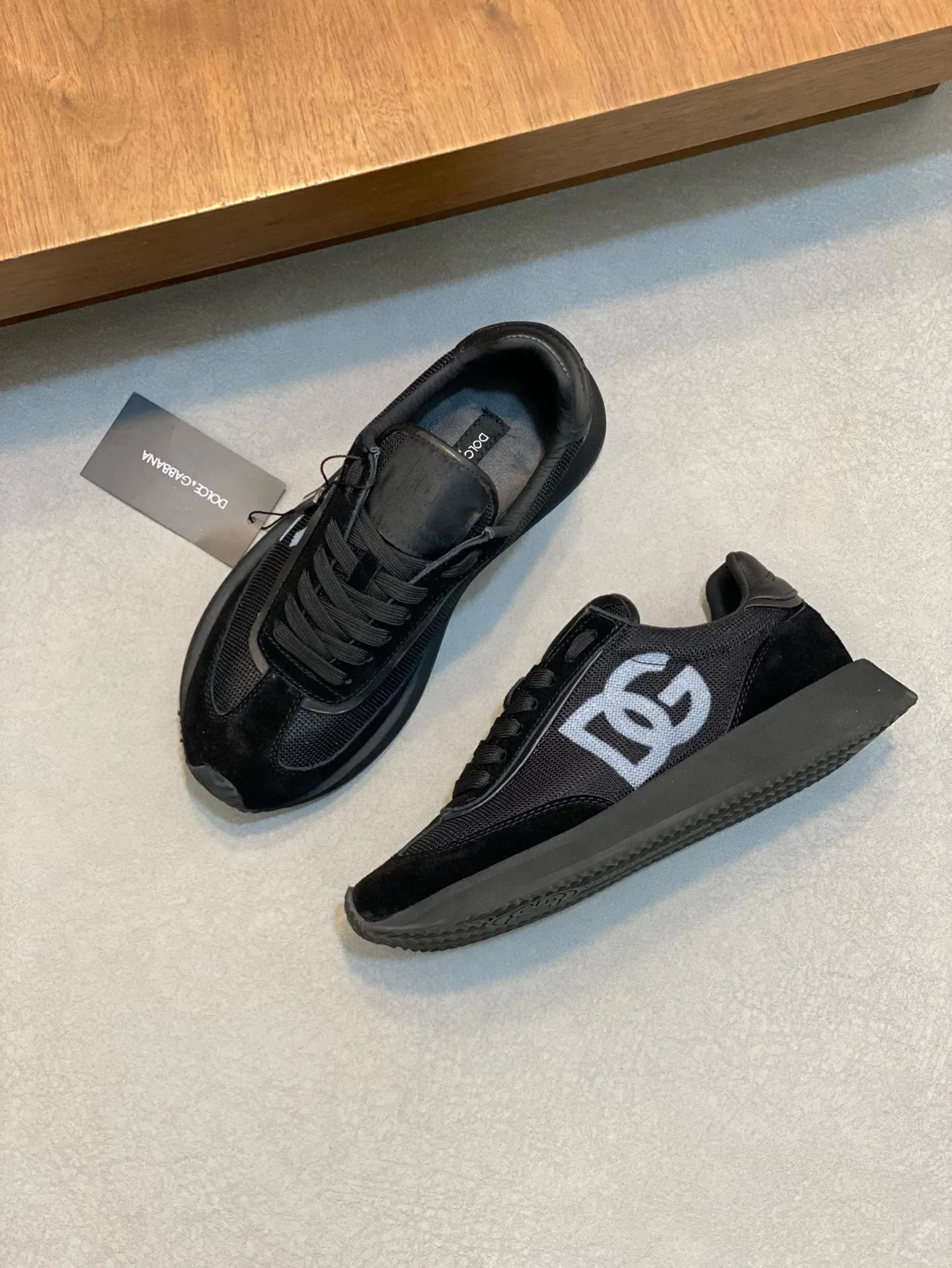 Factory price: 458💰••New products••Dolce&Gabbana••DG✔️High-end men's sports•casual shoes. Original goods from top counters. Original imported cowhide, multi-material splicing design ➕Imported cowhide lining, cowhide feet ➕Original TPR elastic outsole. Size: 39-44 (38, 45 customized)